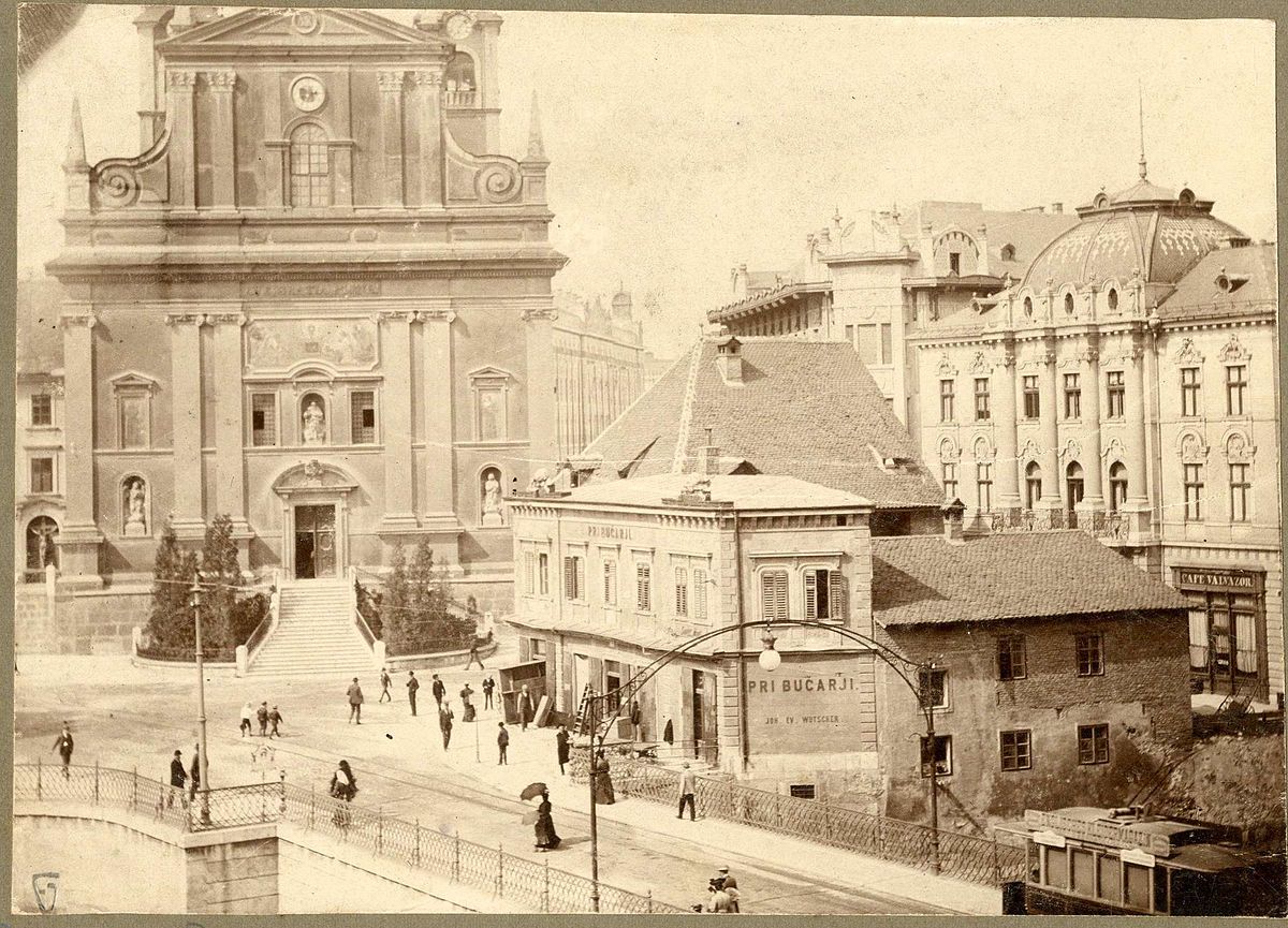1200px-Prešernov_trg_in_frančiškanska_cerkev_Marijinega_oznanjenja_v_Ljubljani_1905.jpg