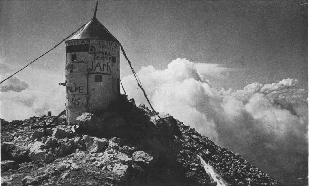 1935 Aljažev_stolp_vrh_Triglava.jpg