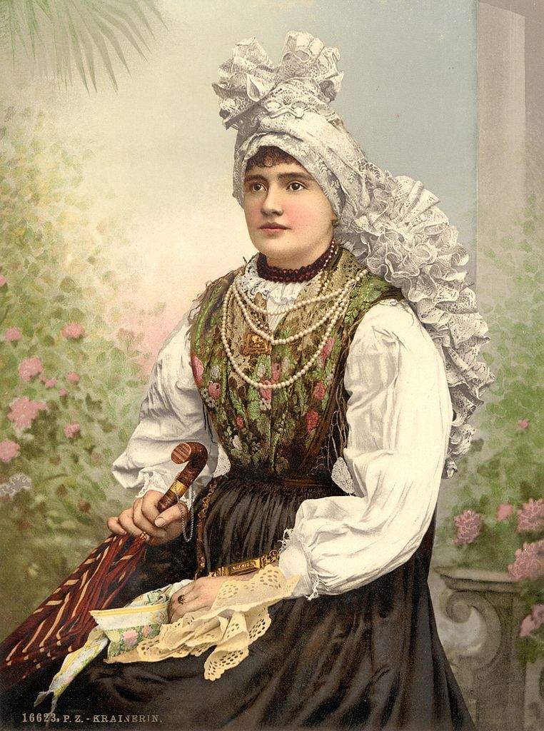 762px-Girls_in_native_costume_Carniola_Austro-Hungary.jpg