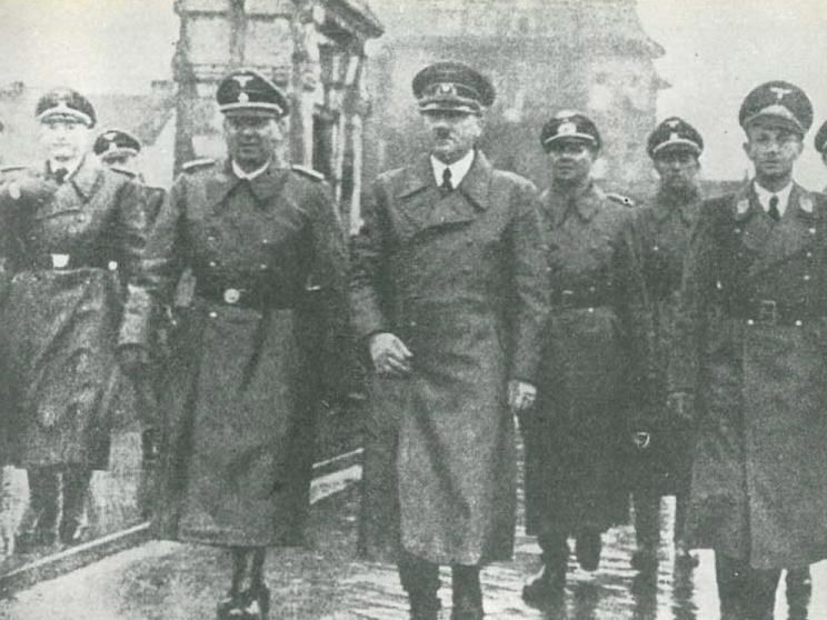 Adolf_Hitler_ob_svojem_obisku_v_Mariboru.jpg