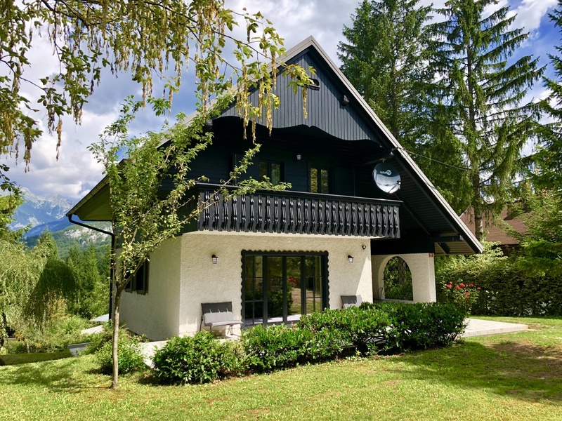 Bohinj Area - Gorgeous, luxury renovated house 01.jpg