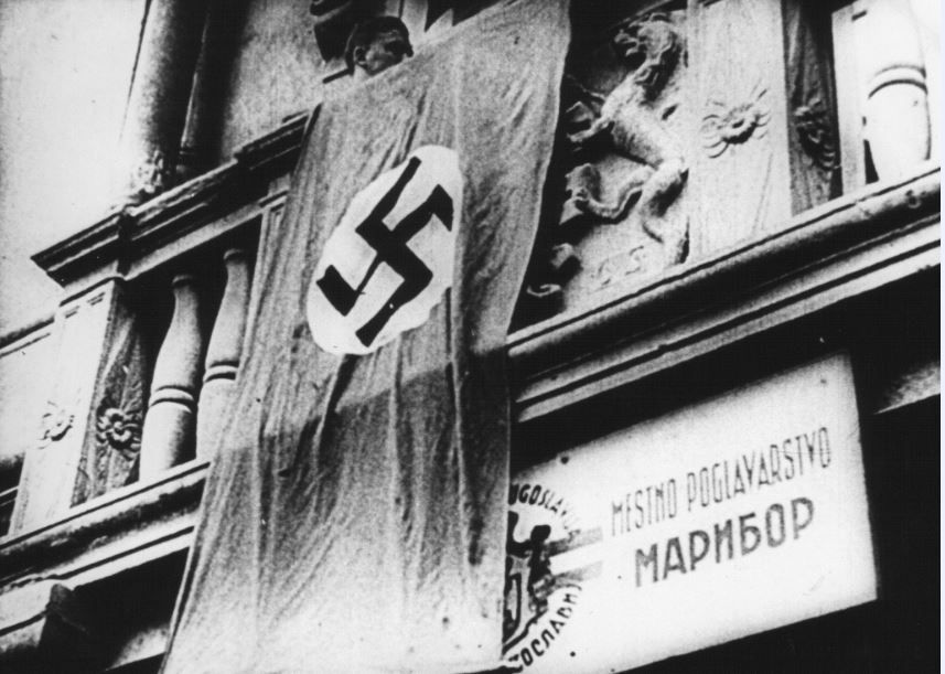 Nacistična_zastava_na_mestnem_glavarstvu_v_Mariboru.jpg