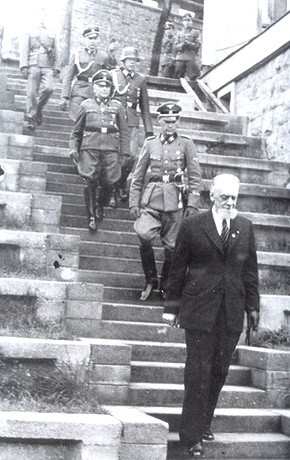 leon rupnik with nazis 02.jpg