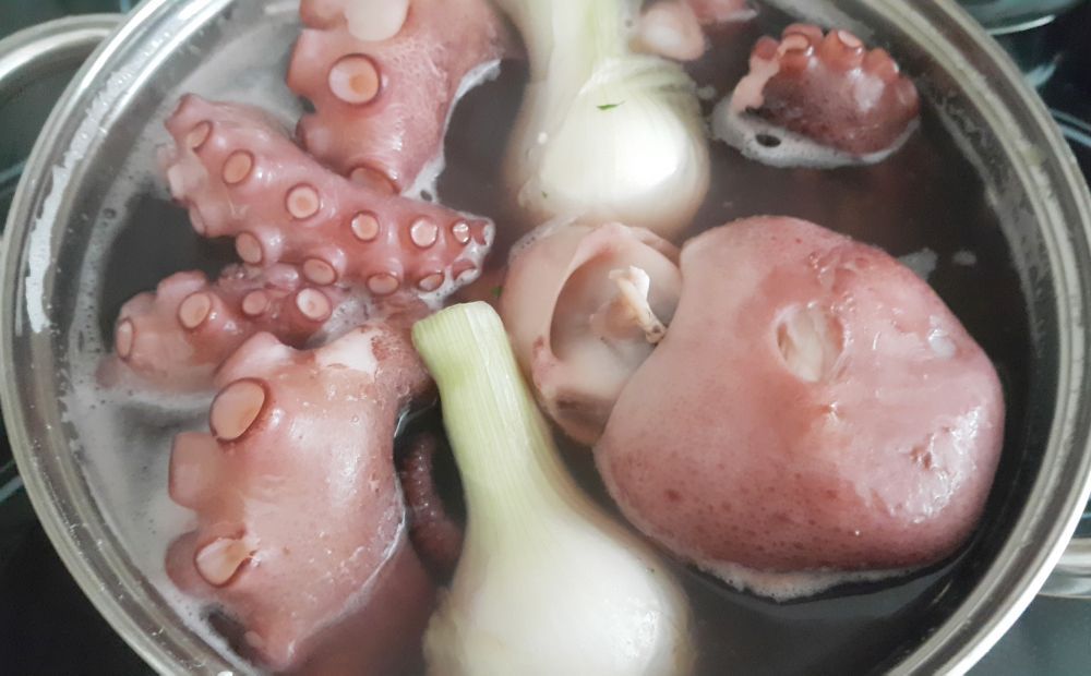 octopus boiling.jpg