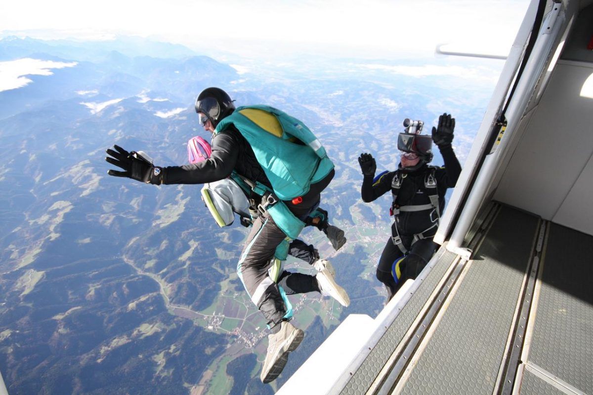 skydiving_parachuting_jump_airplane_bovec_slovenia_kata8.jpeg