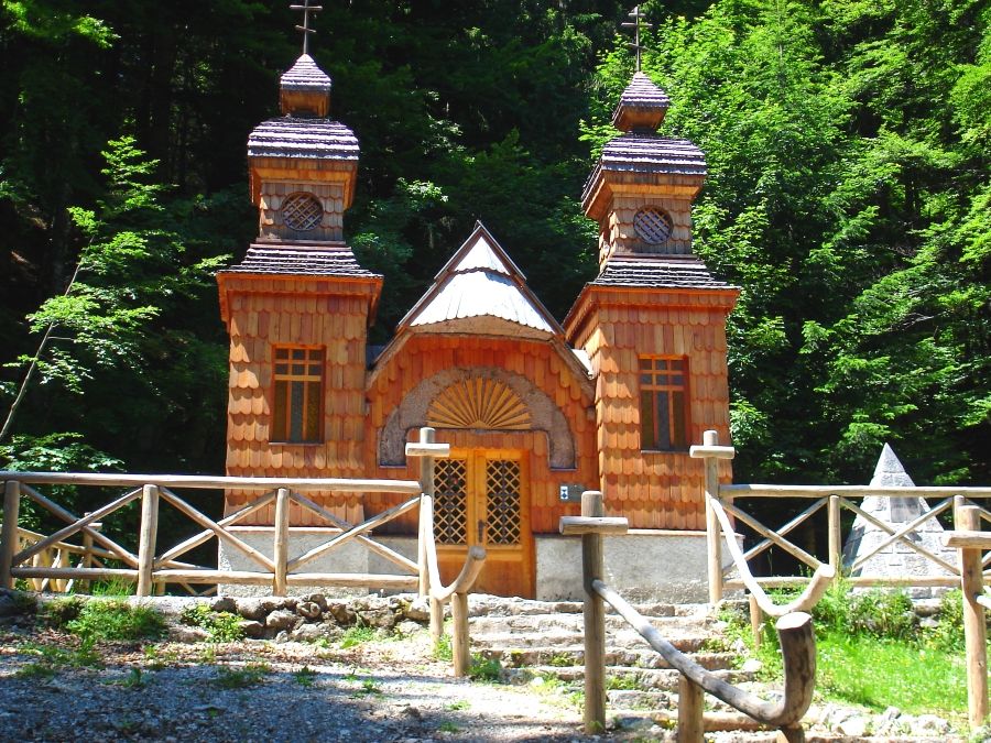 wikimedia russian chapel.jpg