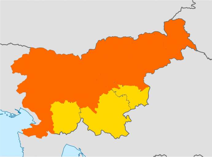 Bars and restaurants can offer outdoor service in the yellow areas