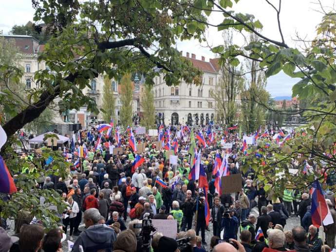 Right-Wing “Yellow Vests” Rally in Ljubljana to “Save Slovenia”