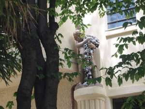 German House, Detail