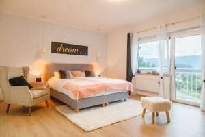 Renovated Villa with Garden &amp; Views, Bled