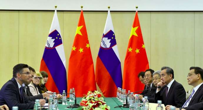 PM Marjan Šarec meets Li Kequiang, Premier of the State Council of the PRC at the 16+1 Summit earlier this year