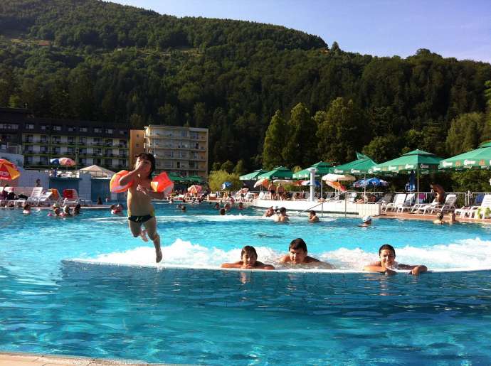 Most of Slovenia’s Tourist Vouchers Remain Unused, Trips Focus on Coast, Mountains &amp; Spas