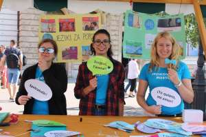 Bojana Petkovič on the right, with colleagues