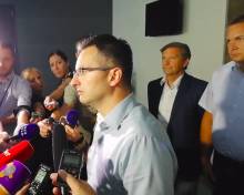 Šarec making the announcement